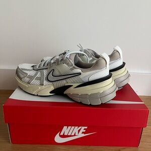 NIKE V2K RUN (Brand New) - Metallic Silver